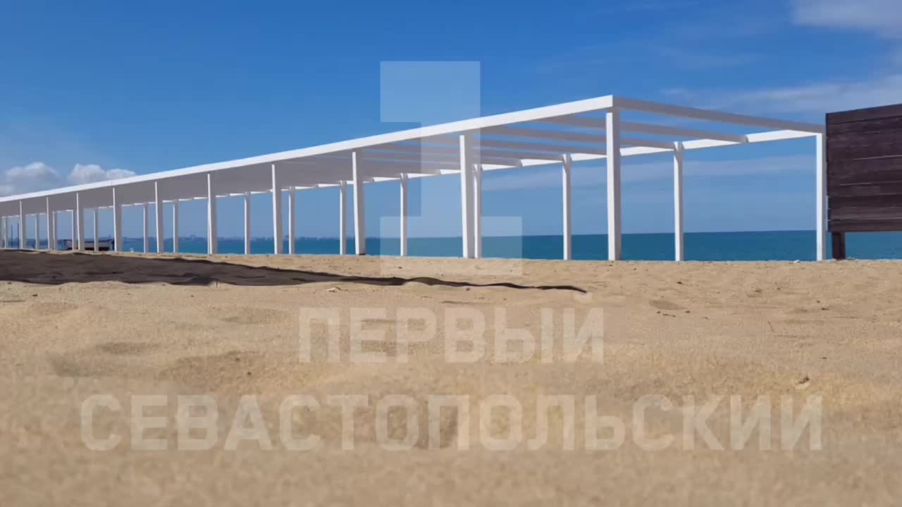 Калининград завершает подготовку пляжей к купальному сезону с новыми спасательными постами