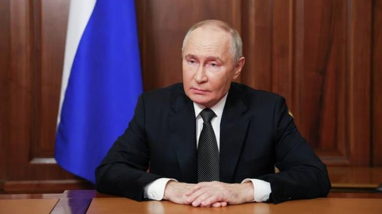 Владимир Путин может посетить Хабаровск в сентябре  Губернатор Хабаровского края Дмитрий Демешин сообщил, что ожидает визит президента Путина в Хабаровский край в начале сентября.    Прочитать статью полностью