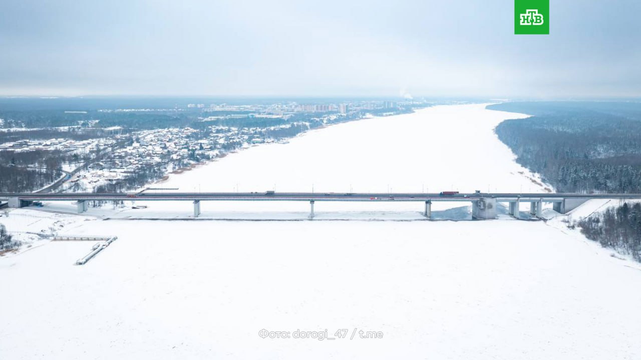 Сегодня на Ладожском мосту начался ремонт С 28 января по 28 марта на трассе Кола в районе Ладожского моста стартовали восстановительные работы поэтому вводятся ограничения для автотранспорта Состояние переправы признали предаварийным В течение двух месяцев проезд по Ладожскому мосту будет возможен только по одной полосе две других будут ремонтировать Скорость на этом участке федеральной трассы снижена до 40 км в час Подписаться на НТВ Петербург Буст канала