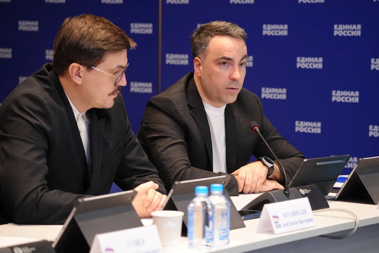 Андрей Ульянов Минцифры России уделяет особое внимание развитию цифровой инклюзивности Директор департамента развития сервисов и клиентского опыта Минцифры России Андрей Ульянов рассказал о работе межведомственной рабочей группы по цифровой доступности Андрей Ульянов По итогам первого заседания рабочей группы сформирован конкретный план действий В числе приоритетов создание национальной базы знаний по инклюзивному дизайну и запуск автоматизированного тестирования доступности цифровых ресурсов Андрей Ульянов сказал что Минцифры также прорабатывает обновление нормативной базы приказ 953 заменяется постановлением Правительства РФ а все изменения планируется завершить к 1 марта 2026 года