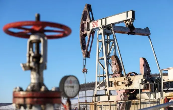 Россия в марте увеличила добычу нефти до до 9 167 млн баррелей в сутки что значительно меньше меньше плана ОПЕК ROSN В марте Россия должна была добывать 9 574 млн б с с учетом всех добровольных ограничений но фактическая добыча оказалась ниже установленного плана на 407 тыс б с jkinvest news jkinvest