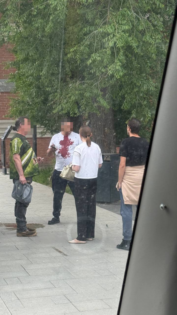 Голову бутылкой разбили водителю автобуса в Тюмени Конфликт с несколькими несовершеннолетними произошел на остановке Дзержинского. В результате водитель маршрутки №24 получил удар по голове. Официальный комментарий запрошен. Телеграм / ЧС Тюмень Подписаться Дать «буст»