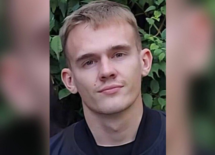 В городе Камышине Волгоградской области волонтеры третьи сутки ищут 27-летнего Владислава Смирнова. Как сообщили V102.RU в поисково-спасательном отряде «Оберег», мужчина нуждается в медицинской помощи. Приметы: рост 182, нормального телосложения, голубе глаза, русые волосы. В день исчезновения Владислав был одет в черную куртку, темно-серую спортивную кофту, черные спортивные штаны и того же цвета кроссовки с белой подошвой. Если вы знаете о местонахождении Владислава Смирнова или видели его, волонтеры просят обратиться по телефонам: 8 906 171-02-02 или 102.