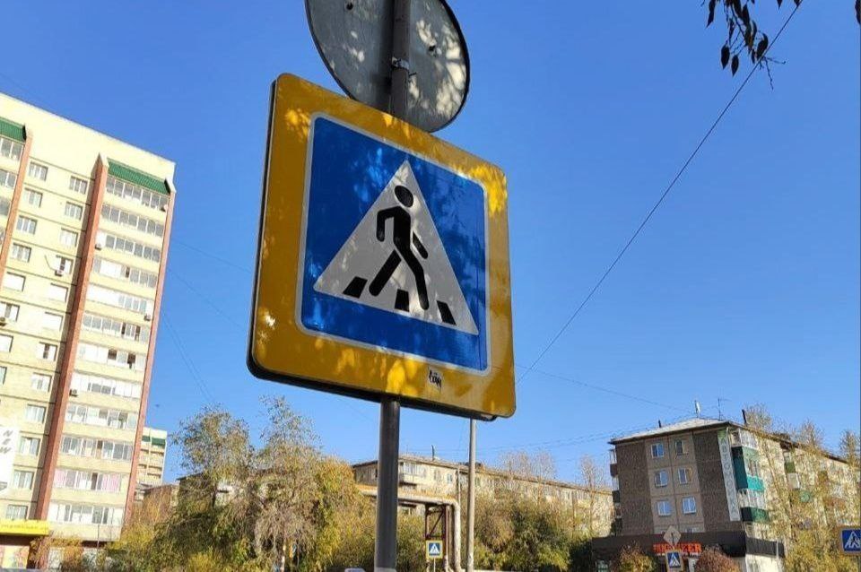 Ребёнок на мотоцикле сбил 10-летнего пешехода в Чите  Вечером 23 июля 13-летний водитель мотоцикла Racer сбил 10-летнего пешехода на улице Зыкова в Чите. Об этом 24 июля сообщили в Госавтоинспекции Забайкалья.    - После аварии водитель и пешеход были доставлены в медицинское учреждение, - уточнили в ведомстве.   В отношении родителей юного мотоциклиста составлен административный материал.    За сутки на дорогах края произошло 13 ДТП, пять человек пострадали.