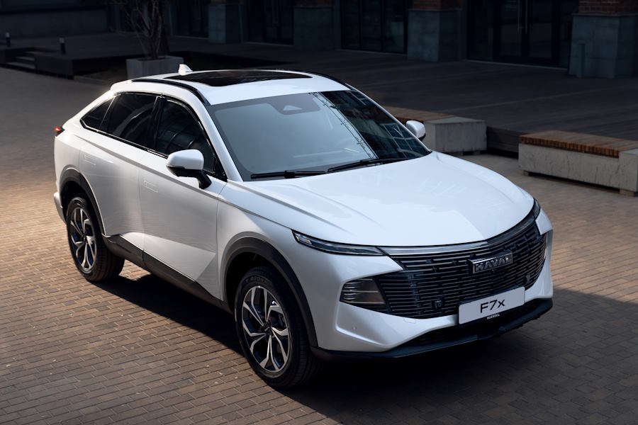 Новый кроссовер Haval F7x будет стоить от 3 499 000 рублей. Производство машин для российского рынка на заводе в Тульской области началось несколько дней назад.