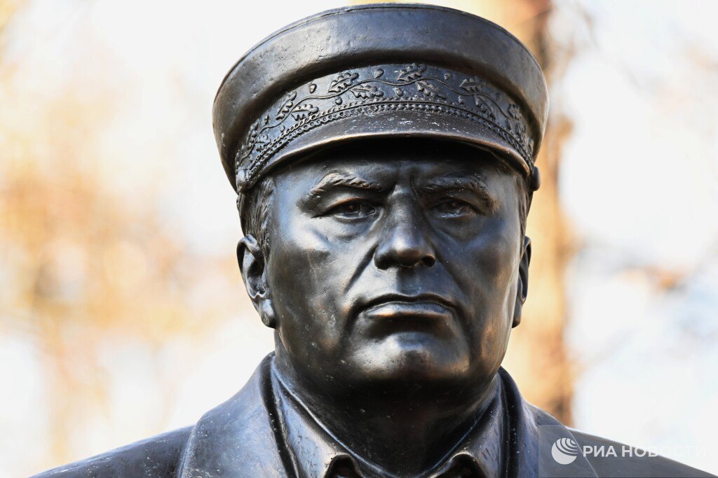 Музей Жириновского откроют в Москве в следующем году, рассказал РИА Новости лидер ЛДПР Леонид Слуцкий. Это будет "современный, классный, мультимедийный музей", подчеркнул депутат.