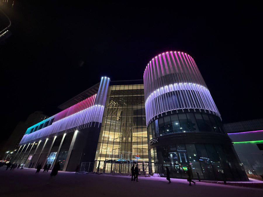 Торговый комплекс Голливуд в Петербурге откроется 6 декабря Изначально открытие ТЦ планировалось 27 ноября но по каким то причинам сроки перенеслись Теперь гостей ждут на праздничное мероприятие 6 декабря Добавим что Голливуд это самый большой ТРК в городе за последние годы ТРК Голливуд Читай нас в MAX Подпишись на Комсомольскую правду СПб