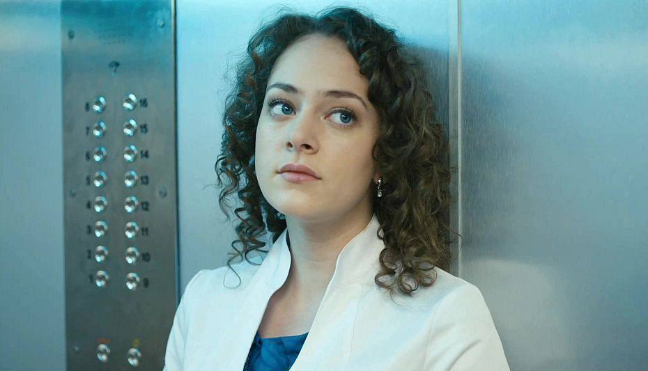 Актриса Аглая Тарасова в суде полностью признала вину по делу о контрабанде наркотиков Напомним что в сентябре звезду фильма Холоп 2 и сериала Интерны сотрудники таможни задержали в аэропорту Домодедово Кинодива привезла с собой из Израиля вейп в котором оказалось 0 4 грамма запрещенного вещества Подписаться на truekpru Читать нас в MAX