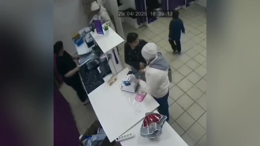 Мужчина спас ребенка от удушья в подмосковном ПВЗ