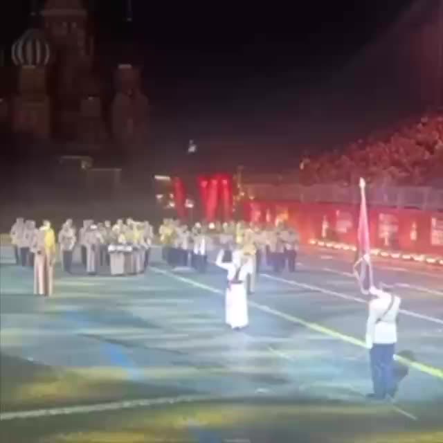 Оркестр из ОАЭ исполнил 'Смуглянку' на пресс-показе Спасской башни в Москве