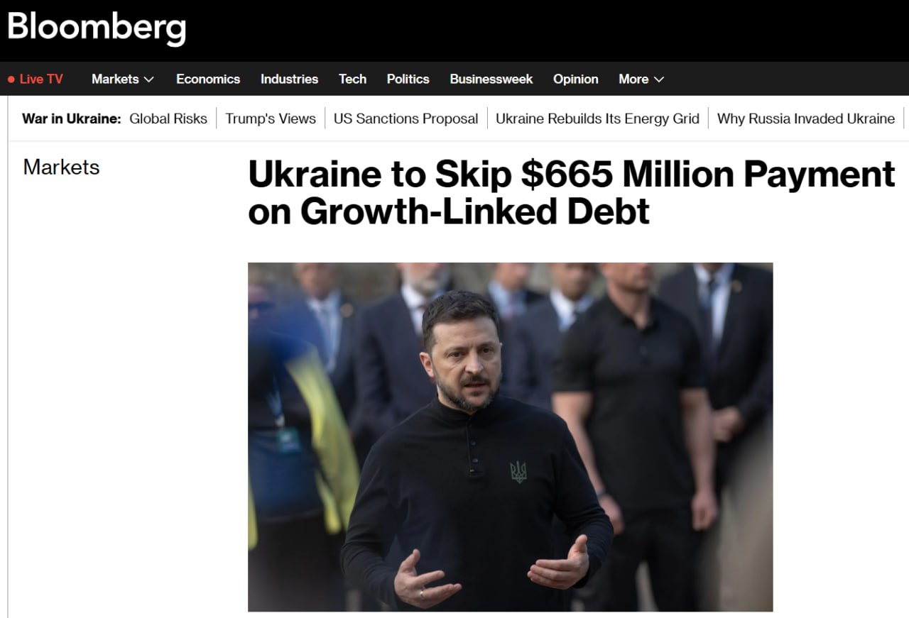 Процесс пошёл: Украина объявила дефолт по «облигациям роста» на $665 млн Киев отказался платить по так называемым ВВП-варрантам — это госдолг, выплаты по которому зависят от темпов роста экономики. Платёж на $665 млн должен был пройти 2 июня — за рост ВВП в 2023 году. Но договориться о реструктуризации с кредиторами включая хедж-фонды Украина не смогла. Минфин заявил, что мораторий на выплаты останется в силе до завершения переговоров. Пояснения: ВВП-варранты — это долговые бумаги, по которым платят, только если экономика растёт быстрее 3% в год. Украина владеет 20% этих бумаг. Инвесторы требовали $400 млн наличными и ещё $200 млн — в новых облигациях. Пропуск платежа — технический дефолт, но он не распространяется на другие долги. Агентство Fitch уже подтвердило статус Украины как страны в ограниченном дефолте. 5 мая МВФ рисовал Украине будущее с высокими налогами и голой экономикой. Осташко! Важное подпишись #важное