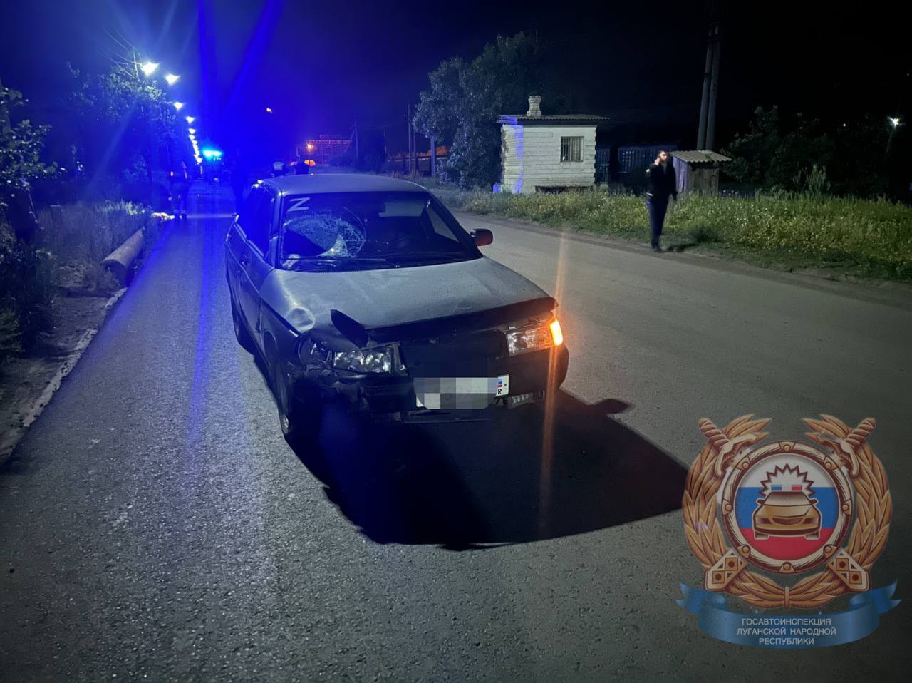 17-летний парень погиб под колёсами «Лады» в Ровеньках. Вчера почти в 11 ночи он шёл навстречу машине по левой полосе движения. 44-летний водитель «Лады» ехал слишком быстро и сбил юношу. Травмы были несовместимы с жизнью. Парень погиб мгновенно. Сейчас полиция выясняет все детали произошедшего. Прислать новость Подписаться