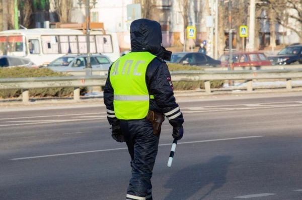 Во Владимирской области на трассе М-12 автомобили загорелись в результате столкновения    Во Владимирской области на трассе М-12 столкнулись два автомобиля. В результате аварии машины загорелись. Ранее, сообщилось, что в 33 регионе остановили движение по трассе М-12 из-за ДТП.  ↗  Прислать новость   Подписаться