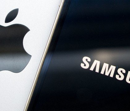 Samsung стала ключевым поставщиком чипов памяти DRAM для iPhone Korea Economic Daily Как сообщает Wccftech ссылаясь на данные Korea Economic Daily корпорация Samsung стала ключевым поставщиком чипов памяти DRAM для серии iPhone 17 а также будущей линейки iPhone 18 По данным издания на долю южнокорейского техногиганта уже приходится 60 70 поставок памяти DRAM для смартфонов Apple