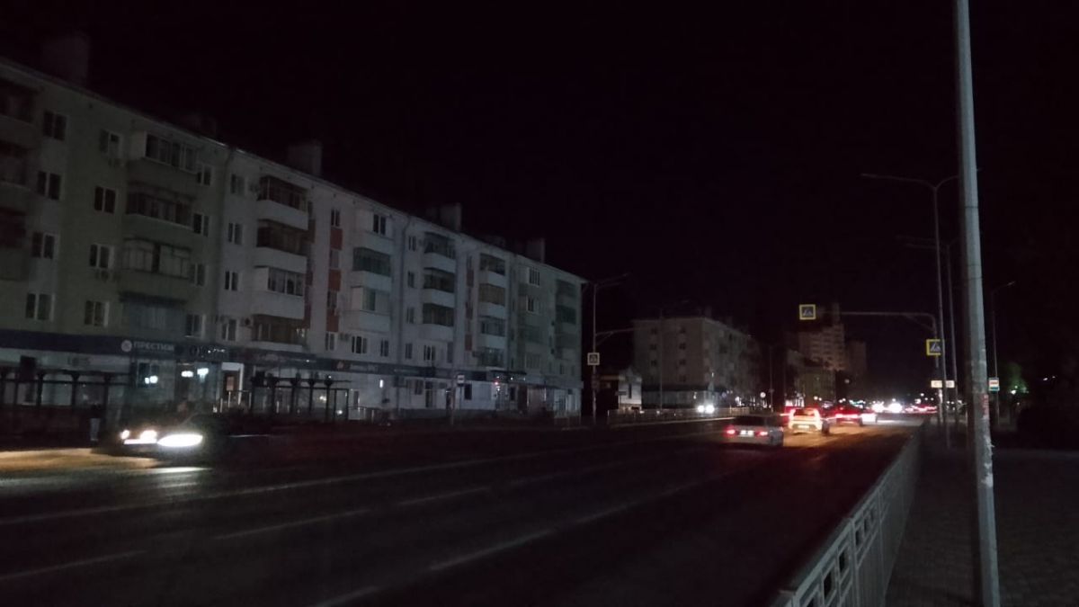 Липецк погрузился во тьму накануне, но полный блэкаут прошёл незамеченным для властей и энергетиков     В Липецке вечером 14 августа с продолжением в ночь на 15-е произошло масштабное отключение электричества, но городские чиновники и представители энергетических компаний предпочли не заметить ЖКХ-коллапс.  ↗  Прислать новость   Подписаться