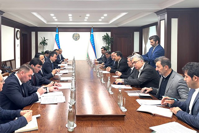 Узбекистан и Иран активизируют совместные промышленные проекты Заместитель Премьер министра Республики Узбекистан Жамшид Ходжаев провёл рабочую встречу с министром промышленности шахт и торговли Исламской Республики Иран Мохаммадом Атабаком   English O zbek tilida Ўзбек тилида На русском iOS Android