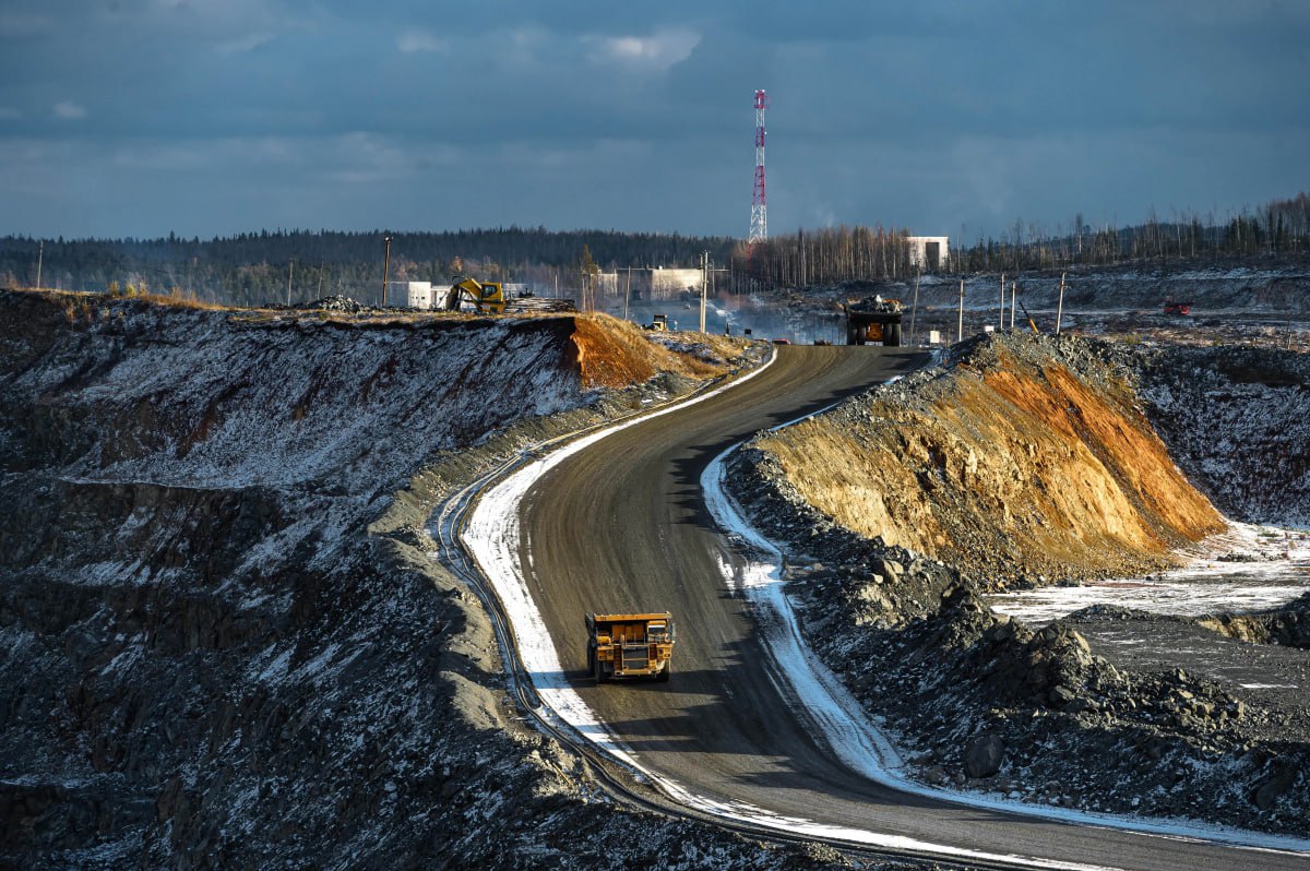 Долг перед тагильскими рабочими погасили в полном объёме Департамент по труду и занятости населения региона сообщил что компания ООО ХК Новолекс полностью расплатилась с сотрудниками Ведомство продолжает следить за ситуацией в подразделении Задолженность по зарплате перед работниками погашена 10 декабря в полном объеме Отметим холдинг ООО ХК Новолекс выступает исполнителем работ в течение 15 лет по строительству крупных промышленных объектов по всей России в Белгороде на Дальнем Востоке в Новосибирске и в Казахстане Организация не имеет регистрации в Свердловской области сотрудники для выполнения работ приехали из разных регионов России сообщили в Департаменте по труду и занятости населения Свердловской области Напомним более 200 работников строительной компании ранее рассказали о задержке выплат с сентября этого года Сейчас финансовые задолженности ликвидированы быстро решили вопрос молодцы почему вопрос решили только после огласки в СМИ Подписаться на 4 канал Мы в MAX