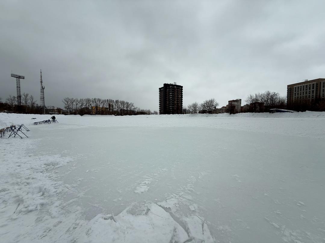 В Перми из-за потепления начали закрываться ледовые катки. Первым сезон завершили «Трудовые резервы».    Крутые события Перми — подписаться