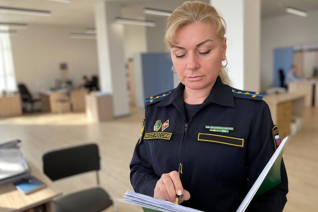 Правительство России выставит на продажу акции Великоустюгского ЛВЗ  Правительство РФ включило в прогнозный план приватизации пять алкогольных предприятий, которые ранее были обращены в собственность государства из-за финансирования ВСУ их бенефициарами. В категории «Производство напитков» в список для приватизации внесен Великоустюгский ликеро-водочный завод, сообщает ТАСС.  Ранее все эти предприятия относились к украинской алкогольной компании «Баядера».
