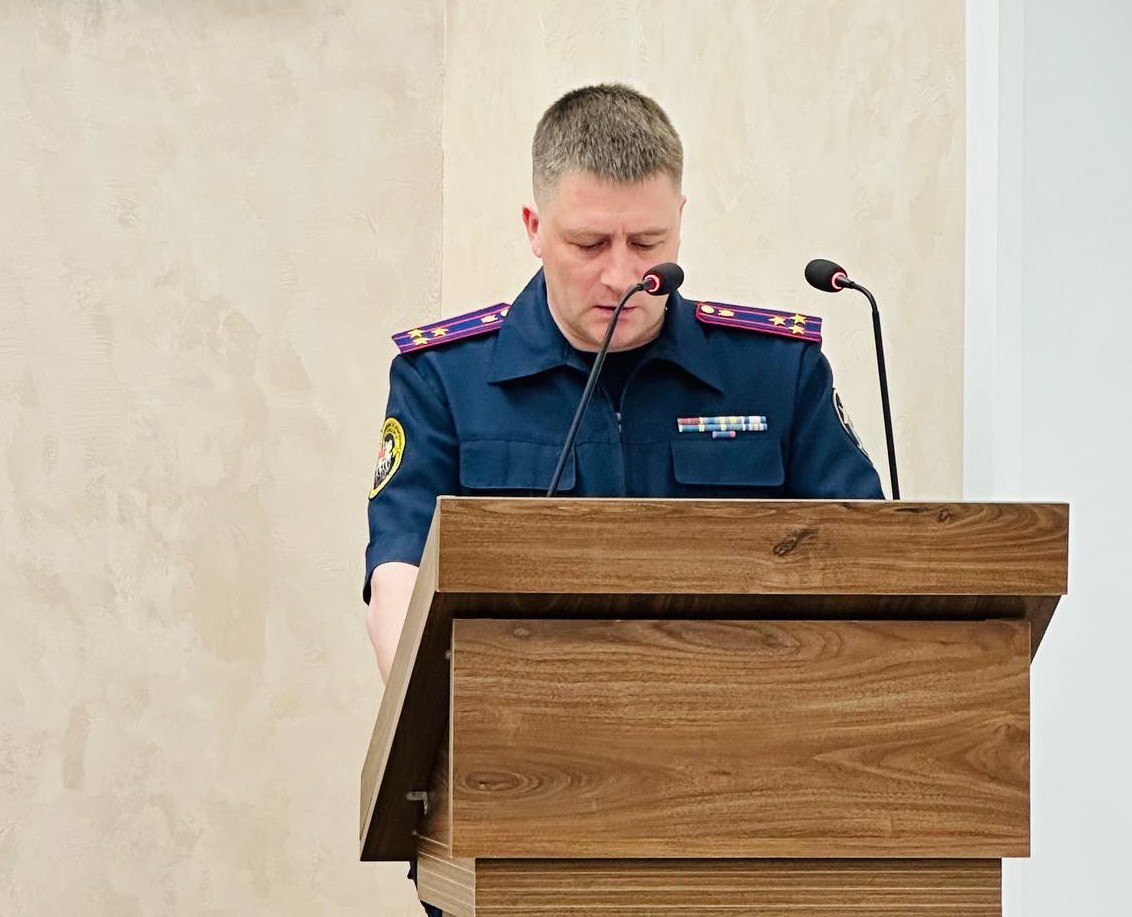 Руководство следственного управления приняло участие в заседании координационного совещания руководителей правоохранительных органов Архангельской области и Ненецкого автономного округа Руководитель регионального следственного управления СКР Алексей Попов и заместитель руководителя управления Дмитрий Просёлков приняли участие в заседании координационного совещания руководителей правоохранительных органов Архангельской области и Ненецкого автономного округа по теме «Об эффективности работы правоохранительных органов по профилактике преступности несовершеннолетних, в том числе антиконституционных проявлений среди молодежи и студенчества». В мероприятии участвовали руководители и сотрудники правоохранительных органов, региональных органов государственной власти, аппарата прокуратуры области и округа, Уполномоченный при Губернаторе области по правам ребенка, горрайспецпрокуроры, руководители территориальных следственных отделов следственного управления, главы муниципальных образований. Совещанием отмечено, что в прошедшем и текущем году в области произошел рост совершенных несовершеннолетними и при их соучастии преступлений. Негативные тенденции также отмечены и в автономном округе. Подростковая преступность характеризуется высоким удельным весом тяжких и особо тяжких преступлений, ростом числа подростков, совершивших преступления в группах и повторно.