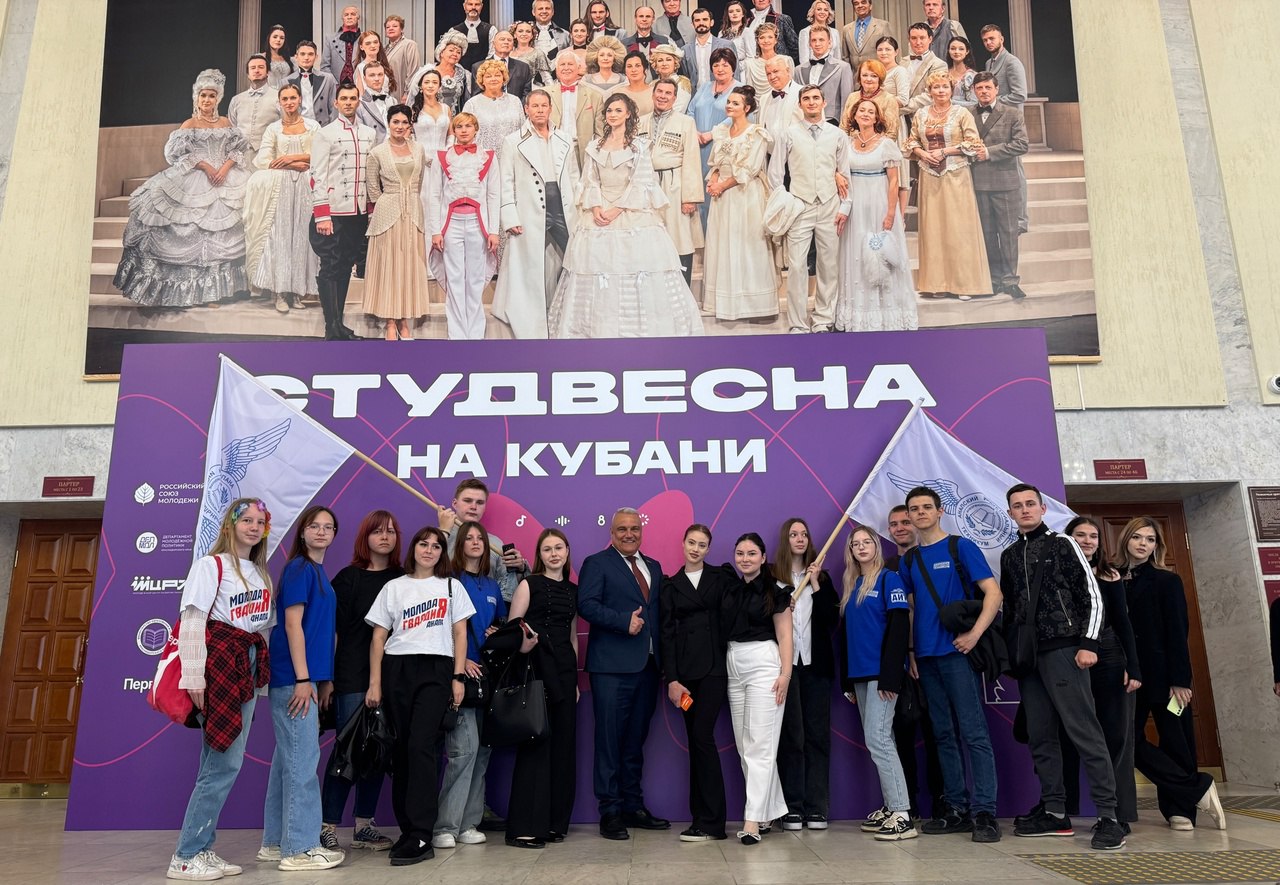 Техникум Анапы стал призёром краевого фестиваля «Студенческая весна на Кубани» В этом году фестиваль приурочили к 80-летию Великой Победы и Году защитника Отечества. Итоги 19 мая творческого подвели на гала-концерте в Краснодаре. Среди команд вузов в общем зачете 1 место занял Кубанский аграрный университет, 2 место – Кубанский государственный университет, 3 место – Кубанский технологический университет. Среди команд профессиональных учебных заведений 1 место – Краснодарский краевой колледж культуры, 2 место – Краснодарский педагогический колледж, 3 место – Анапский индустриальный техникум. Победителей поздравил и пожелал им новых творческих успехов губернатор Краснодарского края Вениамин Кондратьев.