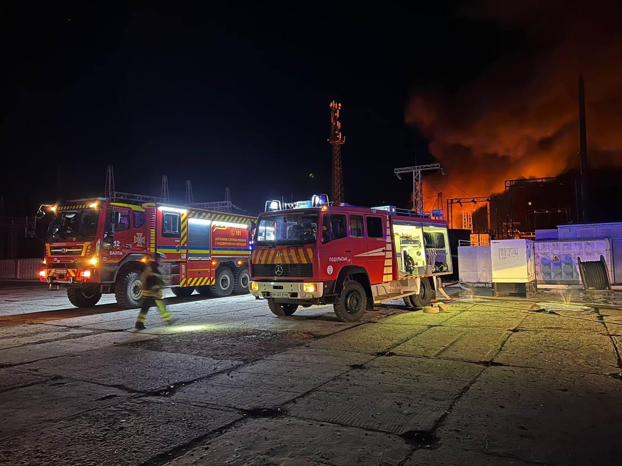 В Одесской области из за удара по энергетическому объекту остались без света более 30 тысяч домов Глава Одесской областной военной администрации Олег Кипер сообщил что в результате удара пострадал один человек ему оказана медицинская помощь На месте происшествия возник пожар Подпишись на Moldova Liberă