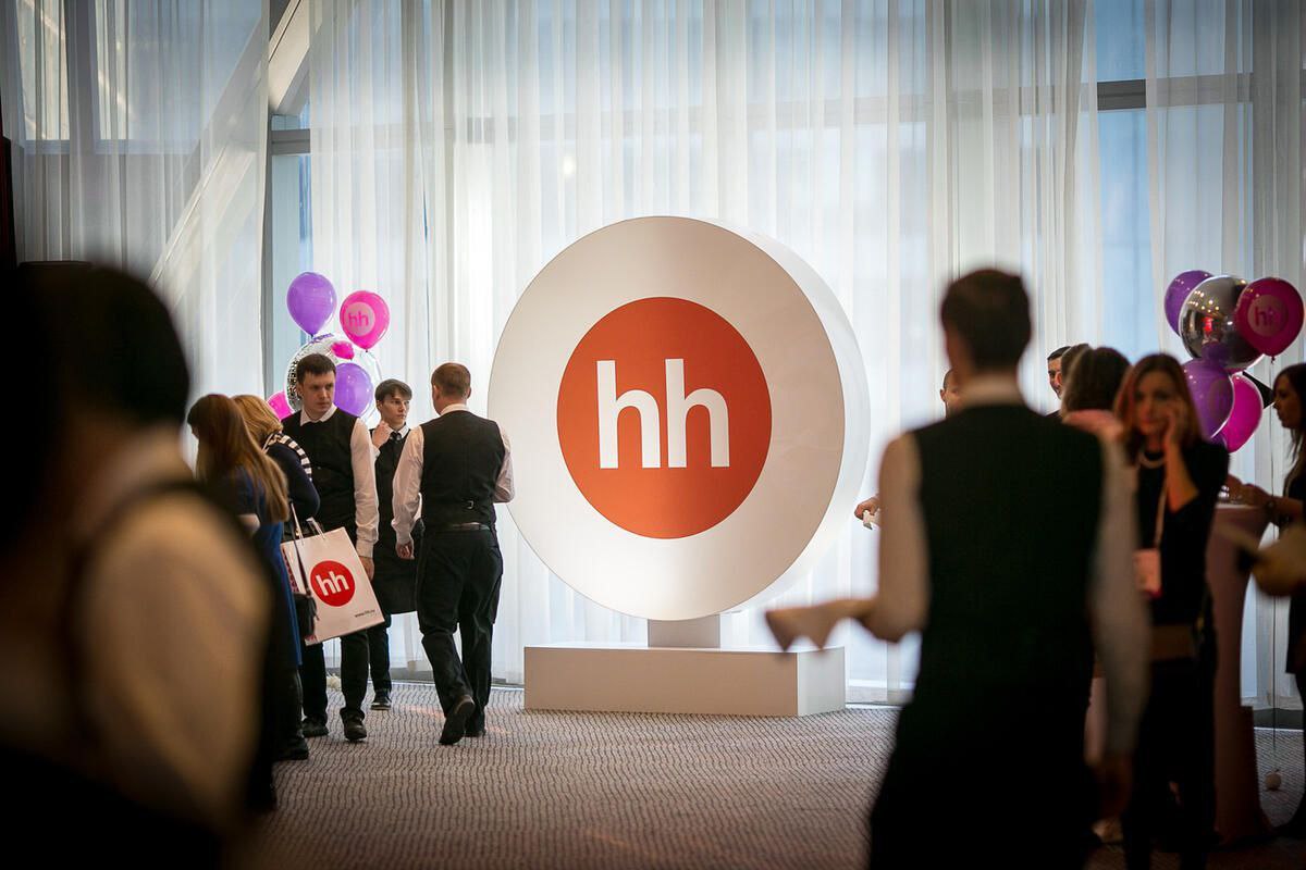 Выручка МКПАО "Хэдхантер" HeadHunter, HH в I квартале 2025 года увеличилась на 11,7% - до 9,6 млрд рублей, сообщила компания. Скорректированная EBITDA сократилась на 1,9% и составила 4,9 млрд рублей. Рентабельность показателя снизилась до 51,2% с 58,3% в I квартале 2024 года. Скорректированная чистая прибыль HH снизилась на 13% - до 4,4 млрд рублей. #hhru