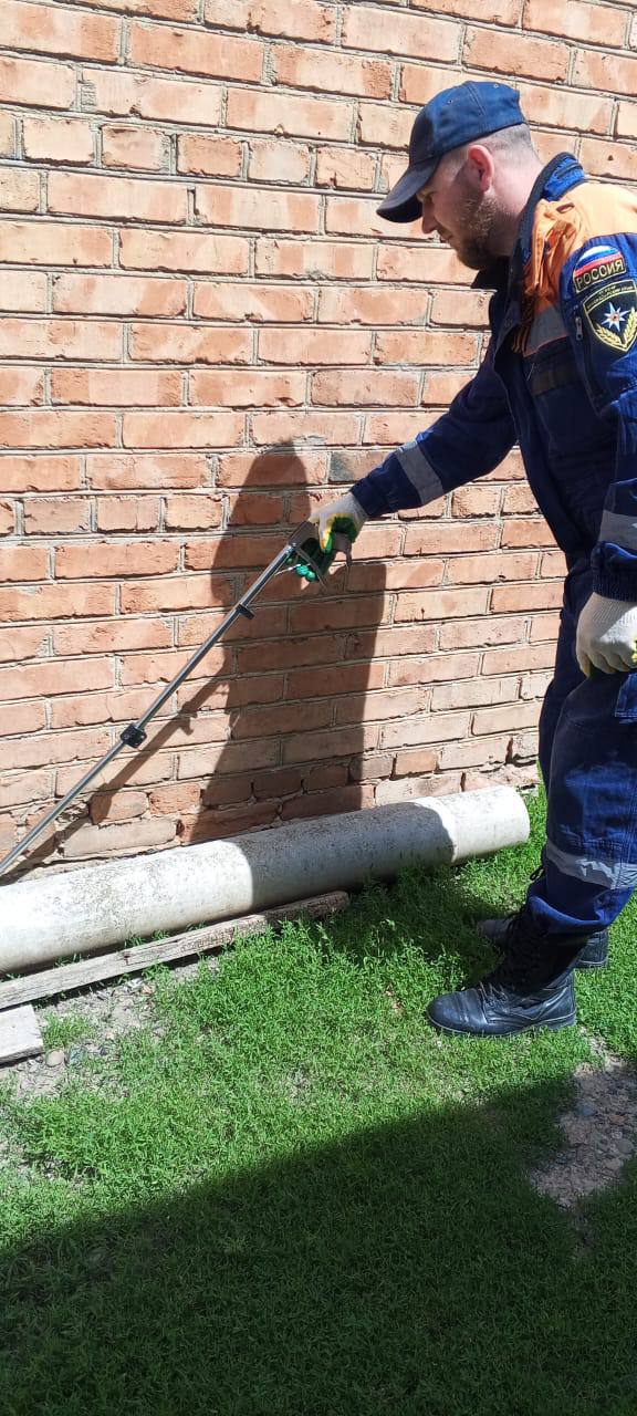 Житель Кубани обнаружил змею в своей раковине Это произошло в частном доме в Тихорецке. Мужчина позвонил спасателям, те приехали и змейку поймали. Еще трех крупных змей пришлось ловить в частных домах в Отрадненском районе. Все пойманные рептилии были вывезены в лес и отпущены на волю. свои фото, видео и истории присылайте нашему боту Краснодар Телетайп Подписаться