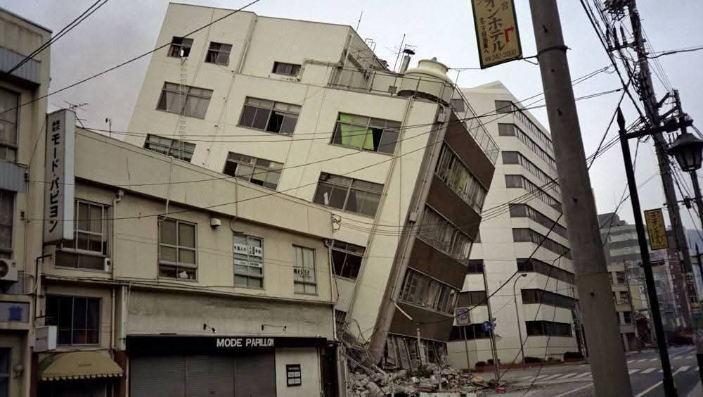 Катастрофа в Бангладеш землетрясение убило троих и дошло до Индии Мощное землетрясение магнитудой 5 7 повредило здания в нескольких районах включая столицу Дакку По данным Reuters погибли три человека есть раненые Сила подземного удара была такой что его почувствовали даже в индийской Калькутте   Подпишитесь на Абзац TG VK Дзен MAX Rutube