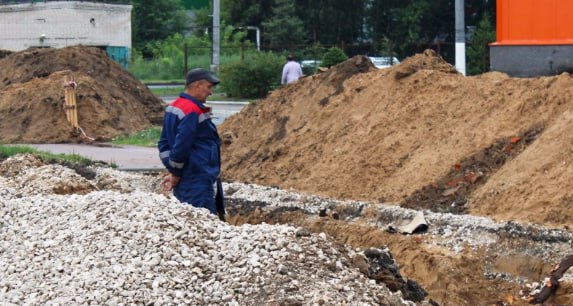 В Ленобласти предложили остановить второй этап КАД 2 Власти Ленинградской области выступили за приостановку строительства второго этапа КАД 2 чтобы избежать прохождения трассы через особо охраняемые природные территории ООПТ и жилые участки сообщили в пресс службе региона По поручению губернатора Александра Дрозденко предложено изменить трассировку Альтернатива направить транспортный поток в районе Кузьмолово на федеральную трассу А 181 Это позволит сохранить природные парки минимизировать нагрузку на ООПТ и дать гражданам возможность зарегистрировать свои участки и дома Подпишись на СЗФОшную