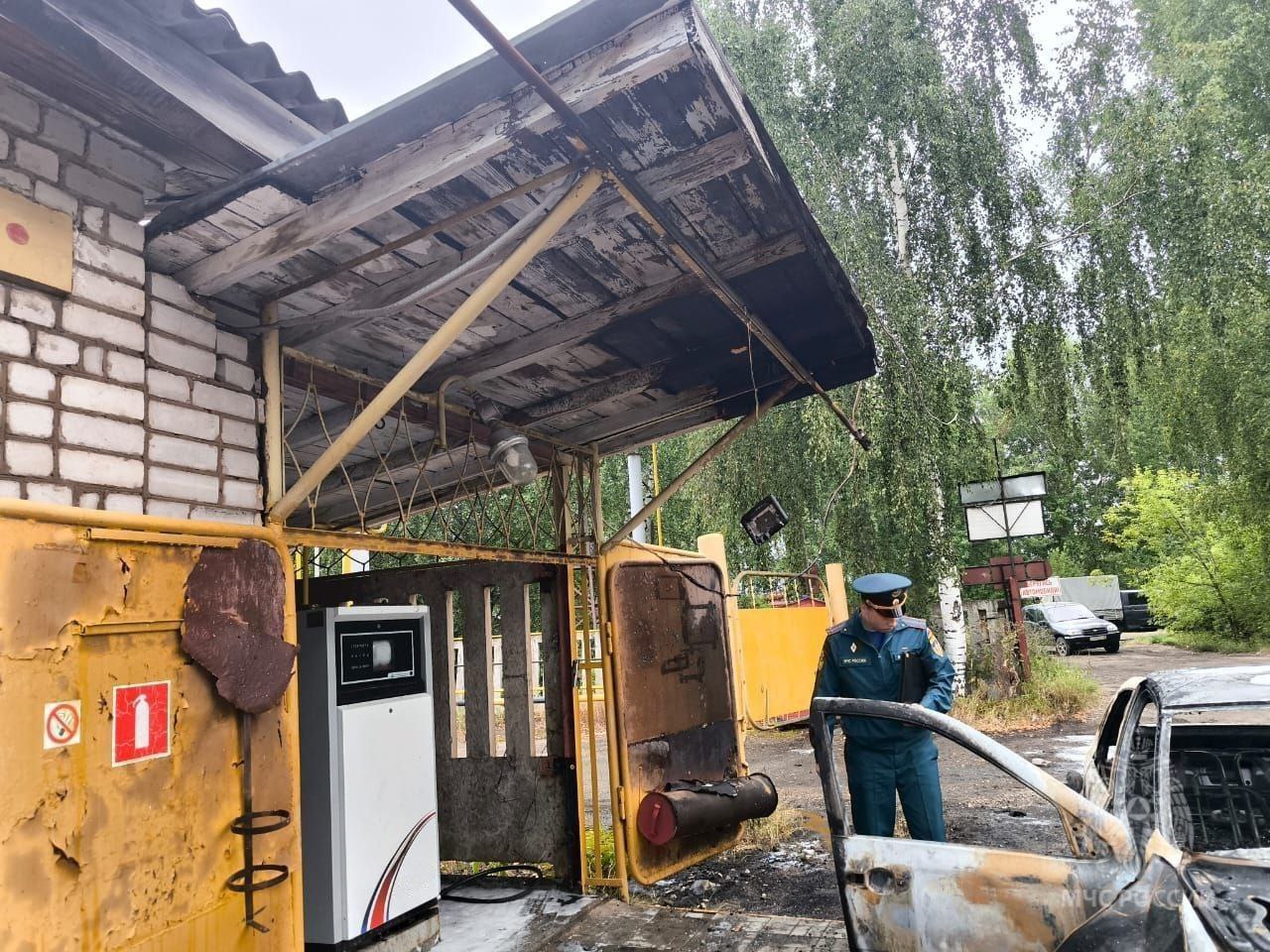 ‼  Два человека пострадали сегодня на газовой заправке в Яранске. Здесь загорелся автомобиль "Лада Гранта".  По информации  , водитель и пассажирка с ожогами были госпитализированы. Огонь удалось оперативно потушить. Причины пожара выясняют.