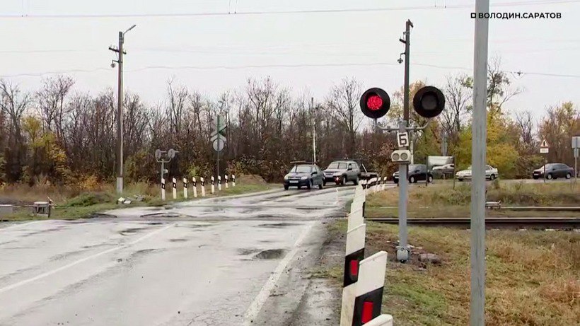 В 2026 году в Дубках начнется стройка путепровода В следующем году в поселке Дубки Саратовской области начнется строительство путепровода Об этом сообщили сторонники спикера Госдумы РФ Вячеслава Володина сегодня 25 октября В посте уточняется что горожане обращались к Володину с проблемой постоянных длинных пробок из за частого закрытия железнодорожного переезда рядом с аэропортом Гагарин В Гагаринском районе говоря о Дубках решение принято На будущий год начинаем строить путепровод через железную дорогу в сторону аэропорта И за 2026 2027 должны построить рассказал Володин Заходите на наш сайт это очень помогает редакции   glush media news view id 5365