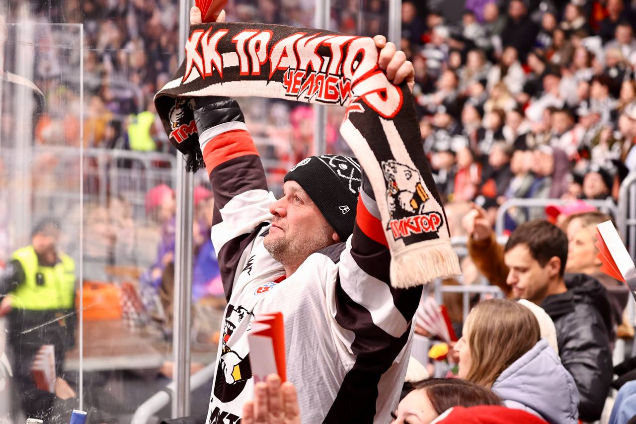 Назван предполагаемый главный тренер Трактора В челябинском хоккейном клубе Трактор вакантна должность главного тренера Напомним что освободилась она вследствие отставки предыдущего и о Рафаэля Рише Он ушёл в отставку после серии поражений который клуб потерпел за короткое время До Рише в отставку по личным причинам подал канадец Бенуа Гру Как сообщили инсайдеры собеседники издания Спорт экспресс руководство клуба уже определилось с новым исполняющим обязанности главного тренера По сведениям портала им станет Евгений Корешков который в команде с ноября 2025 года Первоначально в Трактор он заходил как ассистент Рафаэля Рише eugenejut