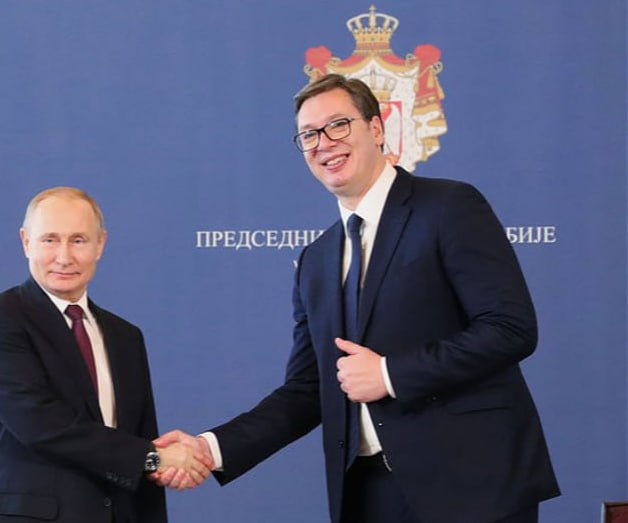 Вучич заявил о стремлении Сербии к сотрудничеству с США Во время встречи с помощником госсекретаря Бренданом Ханраханом президент Александр Вучич подчеркнул желание страны развивать партнёрство и поблагодарил США за поддержку евроинтеграции Сербии. Одновременно напомним, что всего несколько месяцев назад президент Сербии летал на парад Победы к Путину, демонстрируя свою приверженность «традиционным союзникам».