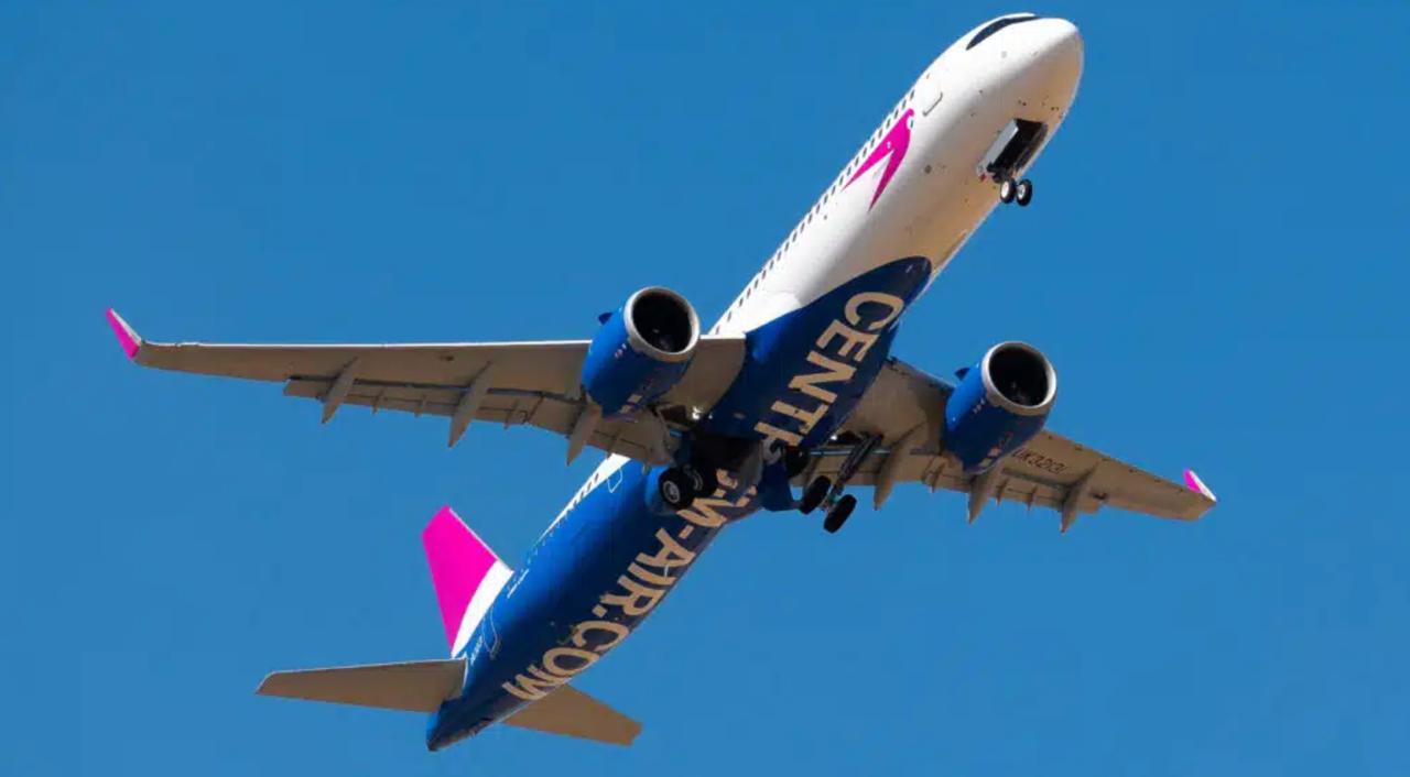 Centrum Air купит два новых самолета Airbus A321neo Авиакомпания Centrum Air подписала договор на лизинг двух новых самолетов Airbus A321neo с компанией AerCap сообщили в пресс службе перевозчика Самолеты должны поступить в четвертом квартале 2027 года По словам коммерческого директора AerCap Питера Андерсона Centrum Air стал первым клиентом из Узбекистана Повышенная эффективность и расширенная дальность полета A321neo позволят нам предложить пассажирам больше комфорта и новых направлений одновременно усиливая связанность Узбекистана с ключевыми рынками по всему миру заявил председатель правления и CEO Centrum Holding Абдулазиз Абдурахманов Узбекистан ЕС Финансы Авиация centralasianow Подписаться на канал