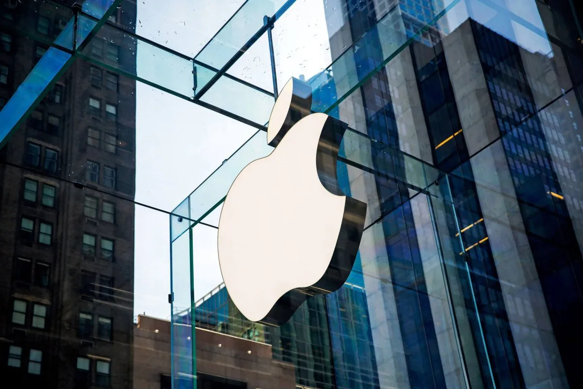 Apple столкнулась с трудностями во время инженерных испытаний складных iPhone это один из самых последних этапов тестирования за ним следуют пробное и массовое производство пишет Nikkei Asia Из за этого могут задержаться производство и поставки vc ru apple 2855685