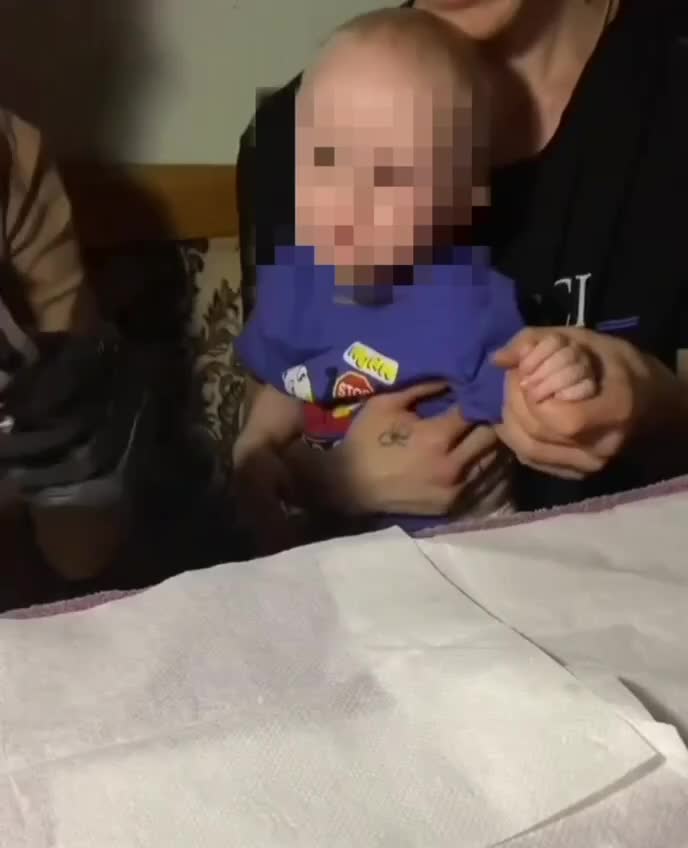 Скандал вокруг розыгрыша от казино: семья имитировала татуировку на годовалом ребенке