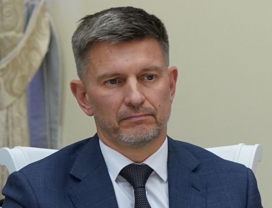 Самарский губернатор объяснил уход министра Карпова и анонсировал новые отставки в сентябре. Как и отмечал OBOZ.INFO накануне, свой пост покинул министр транспорта и автомобильных дорог Самарской области Сергей Карпов: