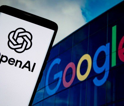 OpenAI заключила соглашение об использовании мощностей Google Cloud Как сообщает Reuters, ссылаясь на информацию, полученную сразу от трех разных источников, компания OpenAI заключила соглашение об использовании вычислительных мощностей Google Cloud. Сделка была завершена в мае. Эксперты издания называют реализовавшийся сценарий весьма неожиданным, поскольку подразделение DeepMind компании Google конкурирует с OpenAI в сфере ИИ, а ChatGPT в перспективе может представлять угрозу для поисковых сервисов Alphabet. Читать далее