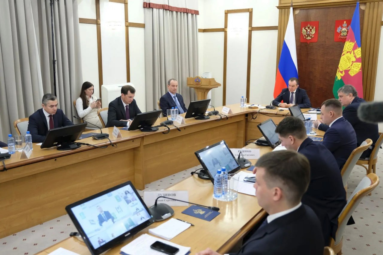 Власти Кубани планируют увеличить сельхозпроизводство на 7 7 в 2026 году Объем государственной поддержки отрасли составляет 10 4 млрд рублей Планируется привлечь в АПК свыше 61 млрд рублей инвестиций Вице губернатор Андрей Коробка сообщил о планах увеличить объем производства сельхозпродукции до 673 млрд рублей Аграриям рекомендовано помимо стратегических культур переориентироваться на засухоустойчивые культуры горох нут чечевицу и другие АПК Пресс служба администрации Краснодарского края