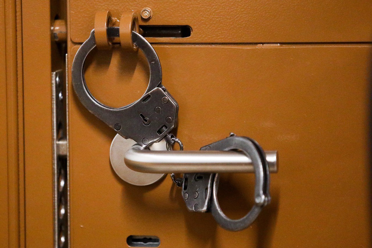 Экс главу РКК Энергия посадили на восемь лет за мошенничество Соответствующее решение вынес подмосковный суд Владимир Солнцев отправится в тюрьму Как выяснилось Солнцев вместе с сообщниками похитил у Роскосмоса 839 млн рублей Участники схемы завышали закупочные цены получали деньги от корпорации а разницу делили между собой Подпишитесь на Абзац TG VK Дзен MAX Rutube