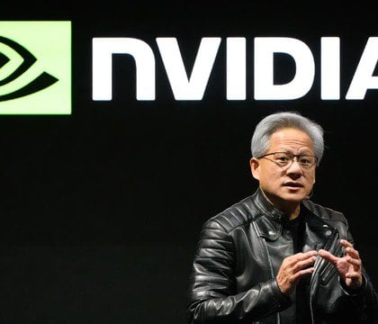 Акции NVIDIA рухнули на 9 % после объявления Трампом новых пошлин  Котировки NVIDIA обвалились на 9 % после заявления Дональда Трампа о введении новых пошлин на импорт из Канады и Мексики. В результате рыночная капитализация компании сократилась на $265 млрд, снизившись до $2,79 трлн. Теперь акции NVIDIA торгуются на уровне сентября 2024 года, до президентских выборов в США.  Читать далее