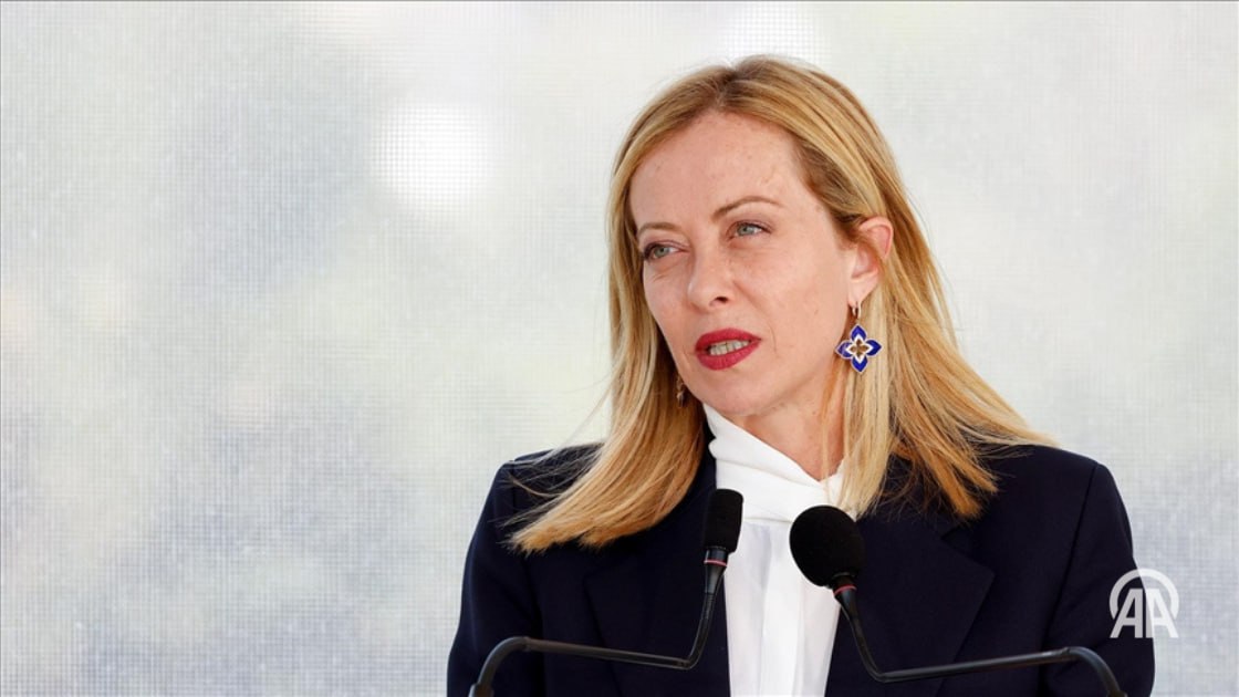 Премьер Италии призвала к прекращению огня в Газе и Украине  Решимость, продемонстрированная в с целью остановить конфликт между Израилем и Ираном, должна также быть проявлена для прекращения огня в секторе Газа и Украине.  Об этом заявила журналистам премьер-министр Италии Джорджа Мелони.    «В беседе с президентом Дональдам Трампом и другими участниками саммита я сказала, что решимость, проявленная остановки войны между Израилем и Ираном, должна быть проявлена ​​в отношении еще двух конфликтов, в Украине и в секторе Газа», -сказала она.  ↘  Подробнее на нашем сайте: v.aa.com.tr/3613427    24/7 в сутки с Агентством «Анадолу»