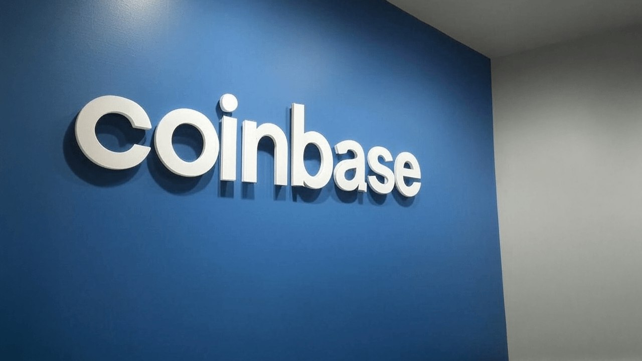 Coinbase рассматривает приобретение Deribit за $4 млрд на фоне масштабирования отрасли    Coinbase выделяется на фоне поиска новых возможностей в индустрии криптовалют!  Компания проявляет интерес к приобретению лидера в сфере деривативов - Deribit, оценивая сделку в  $4 млрд.     Такой шаг свидетельствует о стремлении компании активно расширяться в индустрии. Приобретение позволит Coinbase укрепить свое положение на рынке. Deribit - лидер в области торговли деривативами на биткоин и эфириум, что постоянно привлекает внимание инвесторов.     В случае успешного завершения сделки, можно ожидать увеличения доли Coinbase на рынке. Это, в свою очередь, может привести к общему усилению динамики индустрии.    Не упустите шанс быть в курсе самых актуальных новостей отрасли - подписывайтесь на нашу группу  .