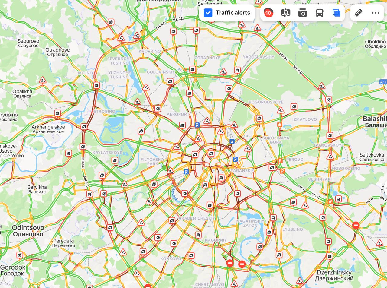 Пробки в Москве достигли максимальных 10 баллов этим вечером