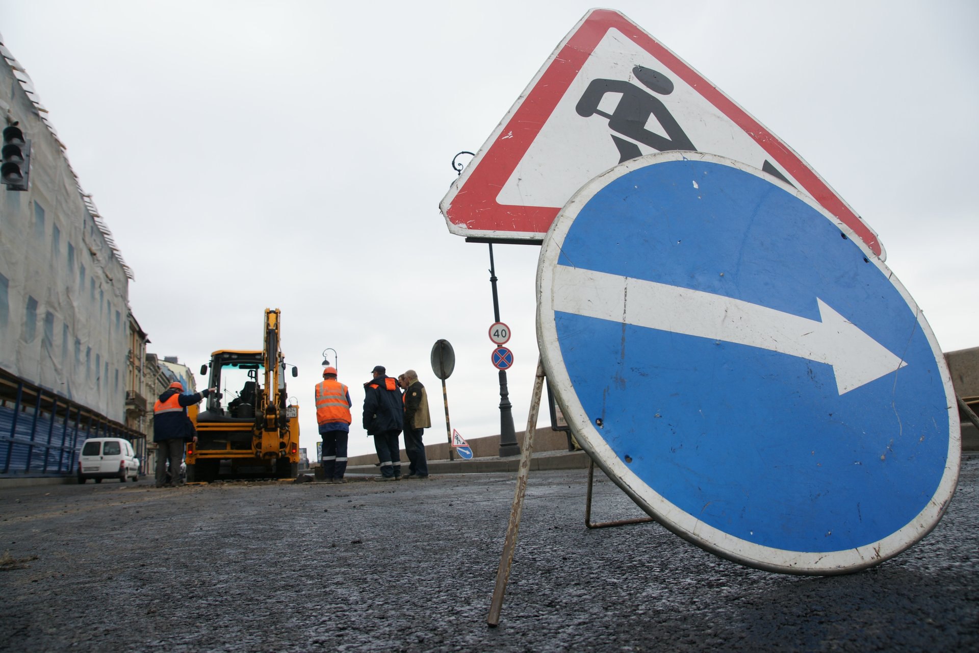 Петербург получит более 6 млрд рублей на ремонт дорог  Эту сумму выделят городу на ближайшие три года. Субсидия предоставляется в рамках федерального проекта «Региональная и местная дорожная сеть» и регионального проекта Региональная и местная дорожная сеть.  Подробнее: