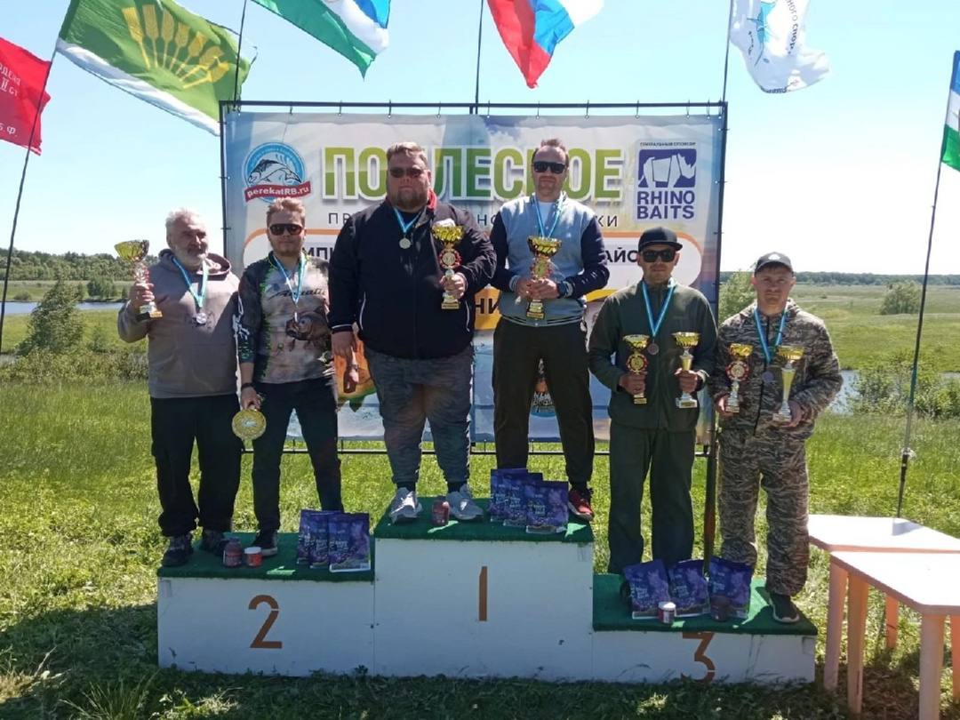 Огромного карпа весом почти 14 кг поймали в Стерлитамакском районе. На пруду рядом с деревней Подлесное прошёл чемпионат по ловле карпа. Участвовали 8 команд из Башкирии и Оренбургской области. Победителями стали рыбаки из Уфы. Самую крупную рыбу турнира — карпа весом 13,575 кг — тоже вытащили они. Подпишись на «Короче, Стерлитамак»