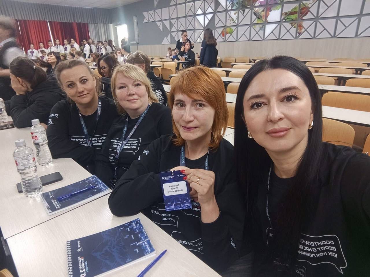 Родители Новоселицкого округа приняли участие в форуме В городе Пятигорске прошёл второй окружной региональный форум Родители онлайн 2 0 собравший более 150 участников Мероприятие было организовано Обществом Знание и Росдетцентром став важной площадкой для обсуждения актуальных вопросов воспитания и обмена опытом Участники форума активно рассматривали современные подходы к воспитанию использование технологий в обучении и создание безопасной среды для наших детей Спикеры поделились успешными практиками а представители родительского общества не только слушали но и активно участвовали в дискуссиях создавая атмосферу открытого диалога Форум способствовал развитию взаимодействия и укреплению основ семейного воспитания Участники покинули мероприятие с новыми идеями вдохновением и полезными знаниями Информация и фото пресс служба АНМО