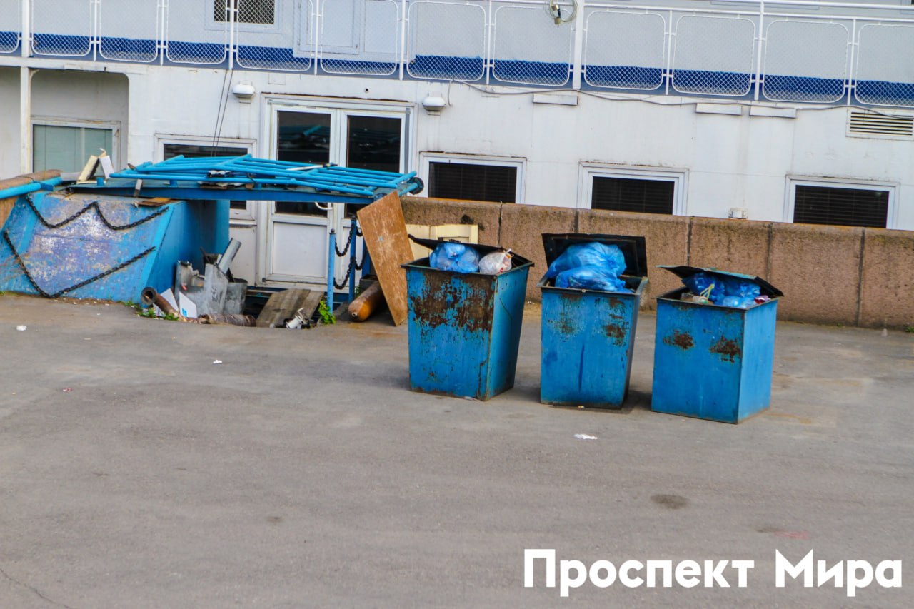 В Красноярском крае водители «РостТеха» устроили забастовку. Они не вышли в рейсы Как сообщает источник «ПМ», сегодня в 05:00 водители «РостТеха» в Красноярске и Зеленогорске отказались выходить в рейсы. По словам источника, забастовку сотрудники якобы устроили из-за сокращения зарплаты. Водителям снизили заработную плату на 15%, инженерам – на 20%. «ПМ» обратился за комментарием к директору «РосТеха» Евгению Шепелеву. Однако он отказался комментировать ситуацию и попросил направить официальный запрос. Мы опубликуем ответ, как только получим его.
