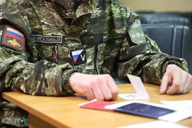 В России могут сделать обязательным выделение рабочих мест для ветеранов СВО Законопроект внесут в Госдуму уже сегодня. Это поможет признать заслуги бойцов и поддержать их возвращение к мирной жизни, считает депутат Сергей Миронов. Компании получат обязательство выделять рабочие места для военных. А с этим и налоговые льготы — снижение страховых взносов на 15% за сотрудников-ветеранов.